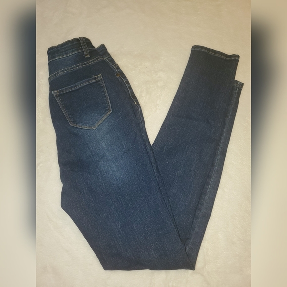 BRAND NEW Fashion Nova Distressed Jeans Size 3/4 - Picture 3 of 4